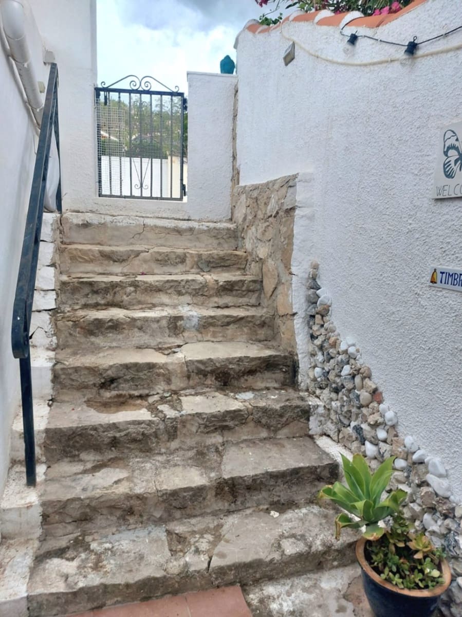 5 bedroom Villa for sale in Moraira with pool garage - € 479,000 (Ref: 9558295)