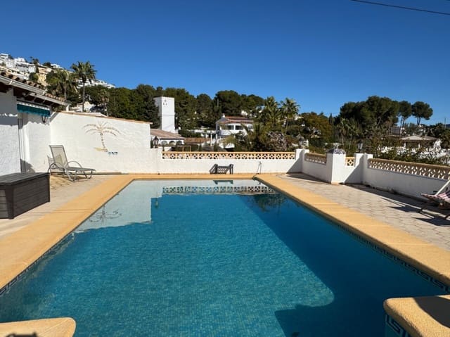 2 soverom Villa til salgs i Moraira, Teulada-Moraira med svømmebasseng garasje - € 510 000 (Ref: 9558296)