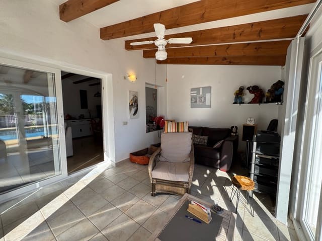 2 soverom Villa til salgs i Moraira, Teulada-Moraira med svømmebasseng garasje - € 510 000 (Ref: 9558296)