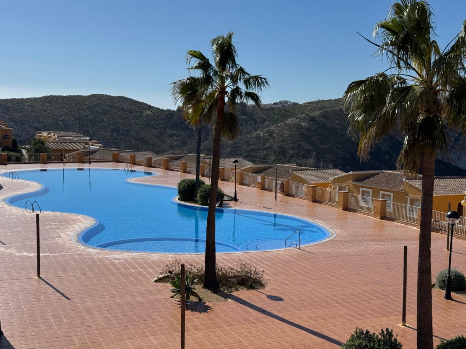 2 sovrum Lägenhet till salu i Cumbre del Sol med pool - 190 000 € (Ref: 9576879)