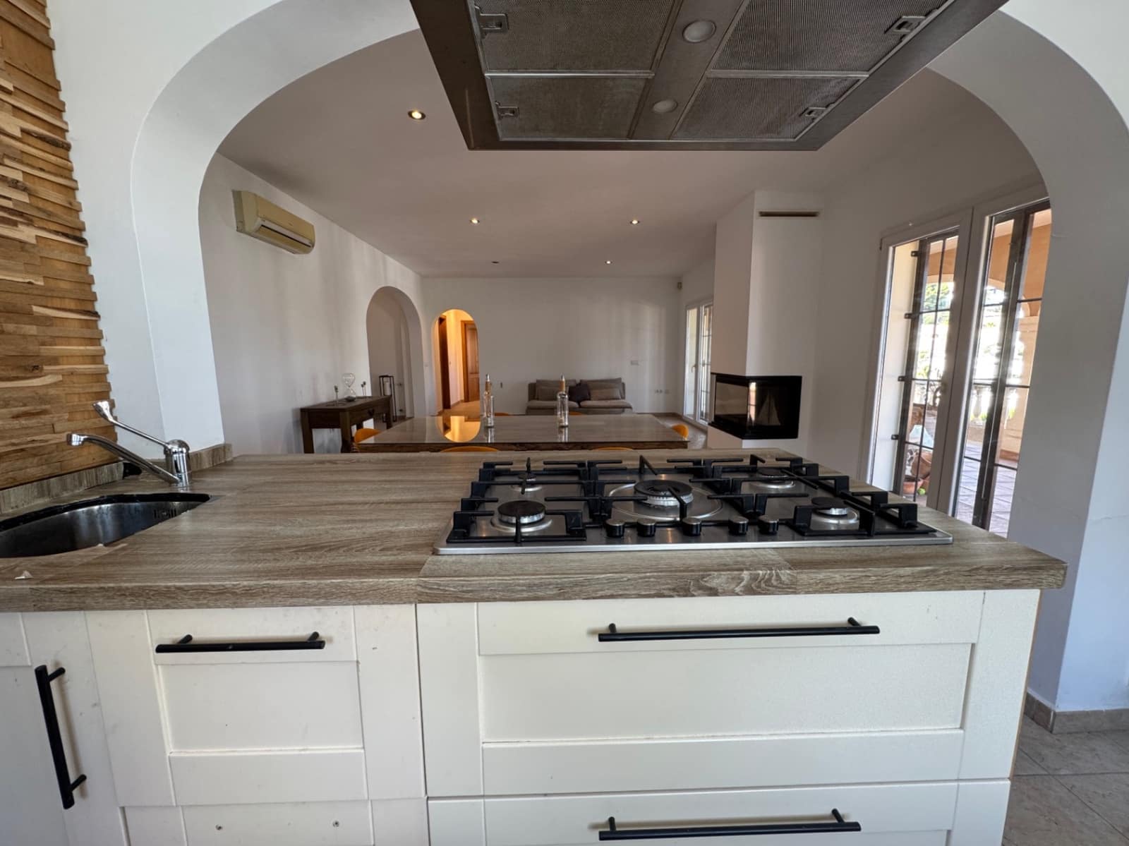 3 bedroom Villa for sale in Benissa with pool garage - € 950,000 (Ref: 9639915)