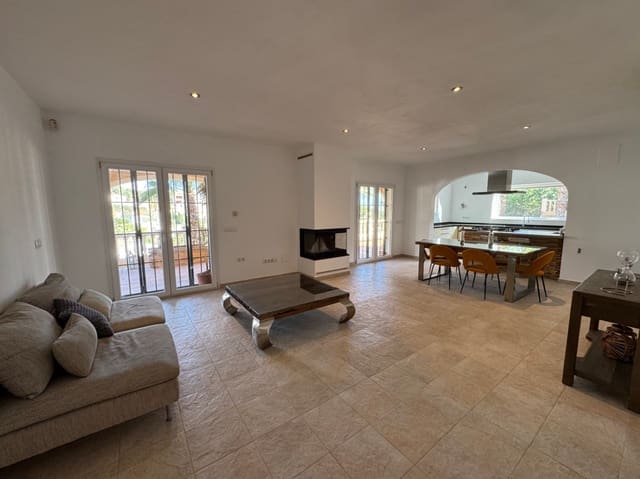 3 bedroom Villa for sale in Benissa with pool garage - € 950,000 (Ref: 9639915)