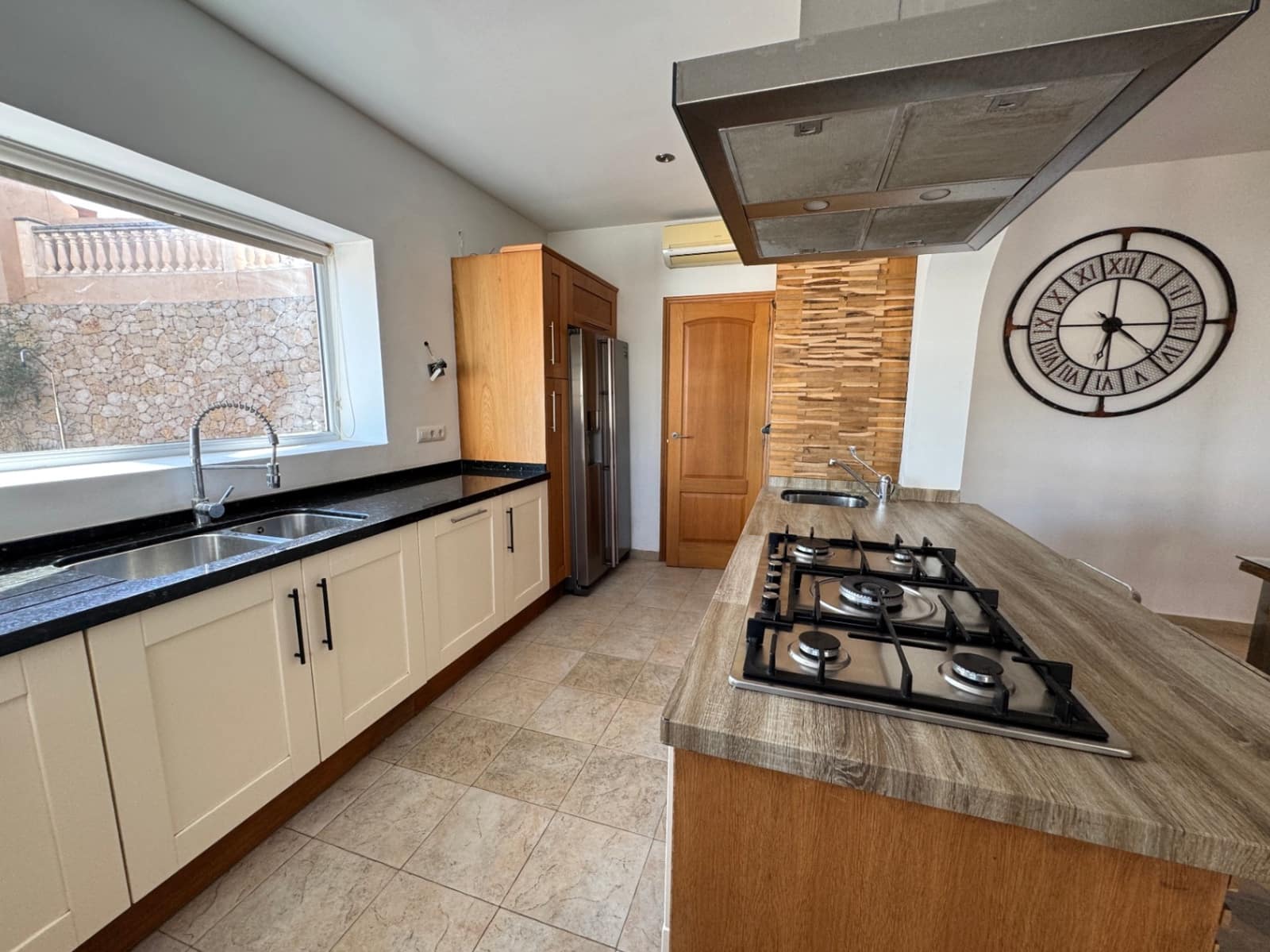 3 bedroom Villa for sale in Benissa with pool garage - € 950,000 (Ref: 9639915)