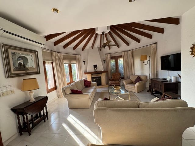 4 makuuhuone Huvila myytävänä paikassa Moraira, Teulada-Moraira mukana uima-altaan 
autotalli - 695 000 € (Ref: 9706110)