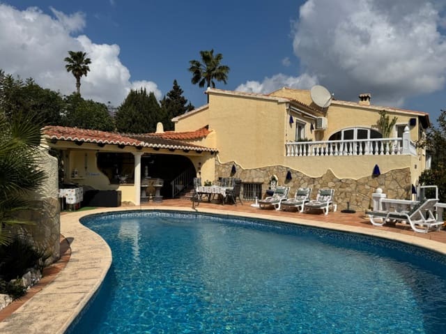 Chalet de 4 habitaciones en Moraira, Teulada-Moraira en venta con piscina garaje - 845.000 € (Ref: 9729462)