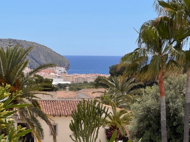 4 makuuhuone Huvila myytävänä paikassa Moraira, Teulada-Moraira mukana uima-altaan 
autotalli - 845 000 € (Ref: 9729462)