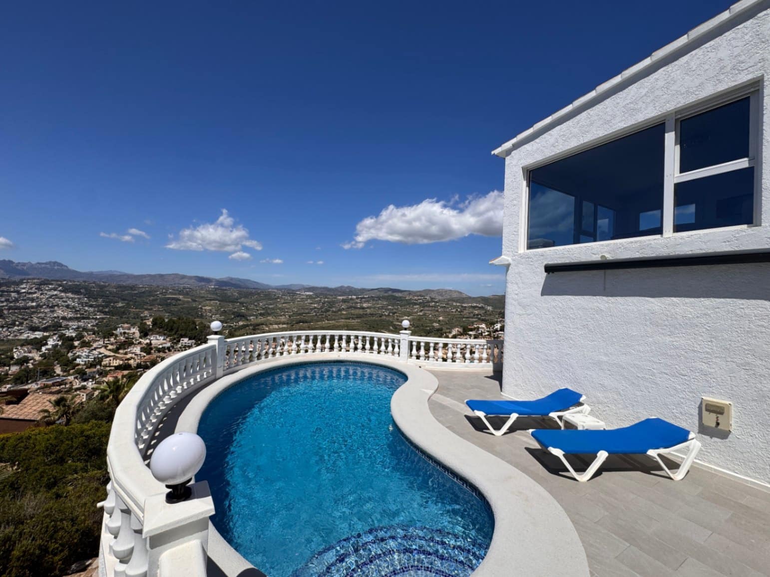 Chalet de 2 habitaciones en Cumbre del Sol en venta con piscina garaje - 580.000 € (Ref: 9833180)