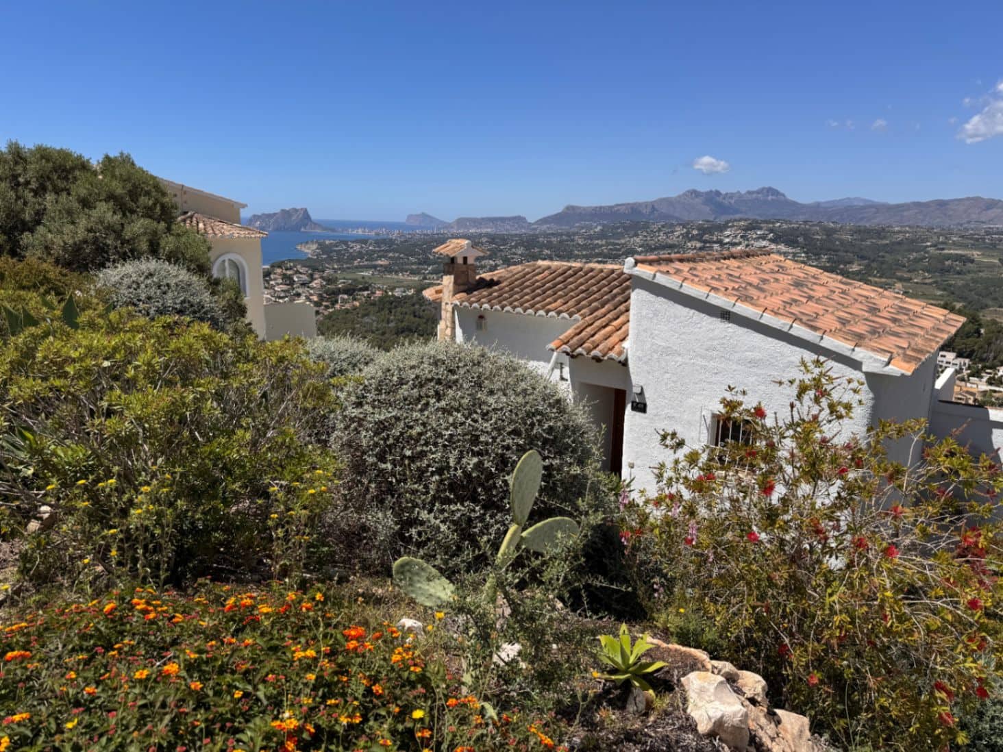 Chalet de 2 habitaciones en Cumbre del Sol en venta con piscina garaje - 580.000 € (Ref: 9833180)