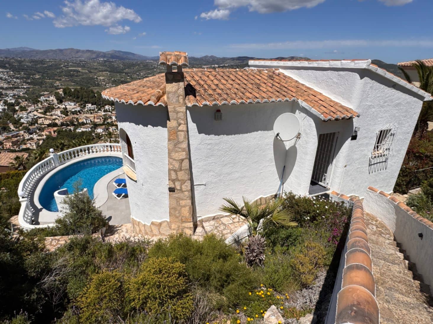 Chalet de 2 habitaciones en Cumbre del Sol en venta con piscina garaje - 580.000 € (Ref: 9833180)