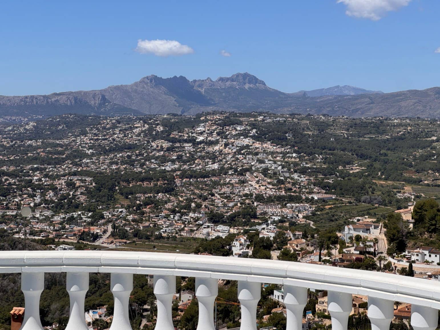 Chalet de 2 habitaciones en Cumbre del Sol en venta con piscina garaje - 580.000 € (Ref: 9833180)