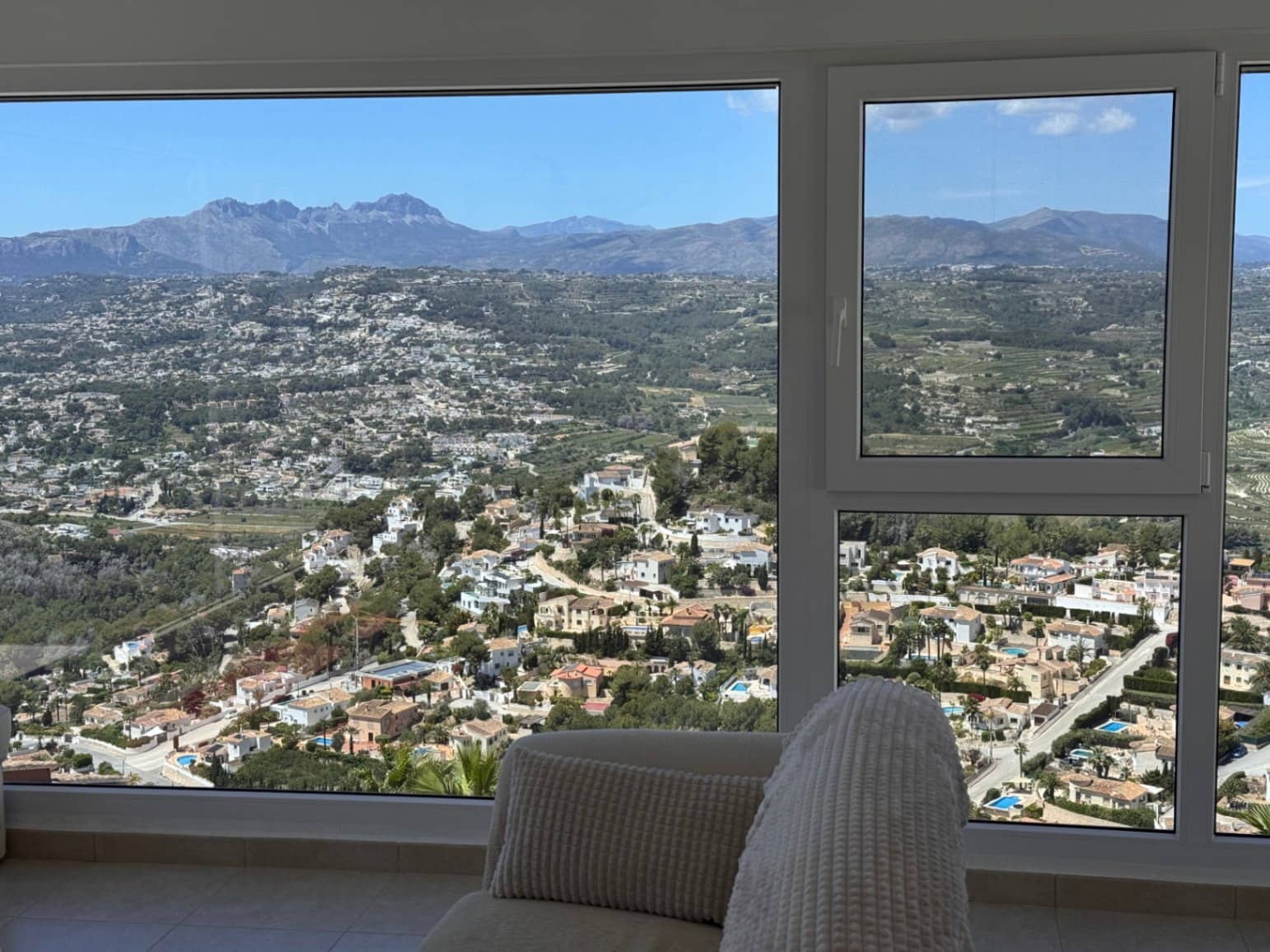 Chalet de 2 habitaciones en Cumbre del Sol en venta con piscina garaje - 580.000 € (Ref: 9833180)
