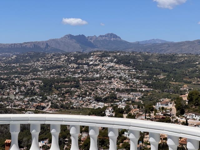 Chalet de 2 habitaciones en Cumbre del Sol, Benitachell / Benitatxell en venta con piscina garaje - 580.000 € (Ref: 9833180)