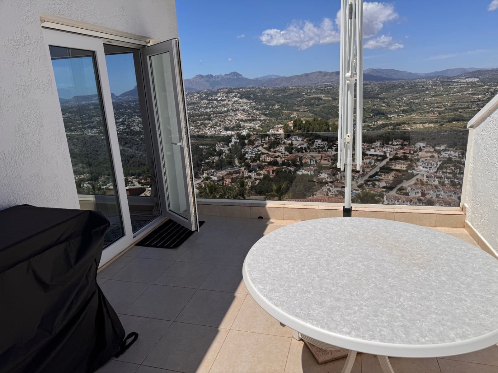 Chalet de 2 habitaciones en Cumbre del Sol en venta con piscina garaje - 580.000 € (Ref: 9833180)