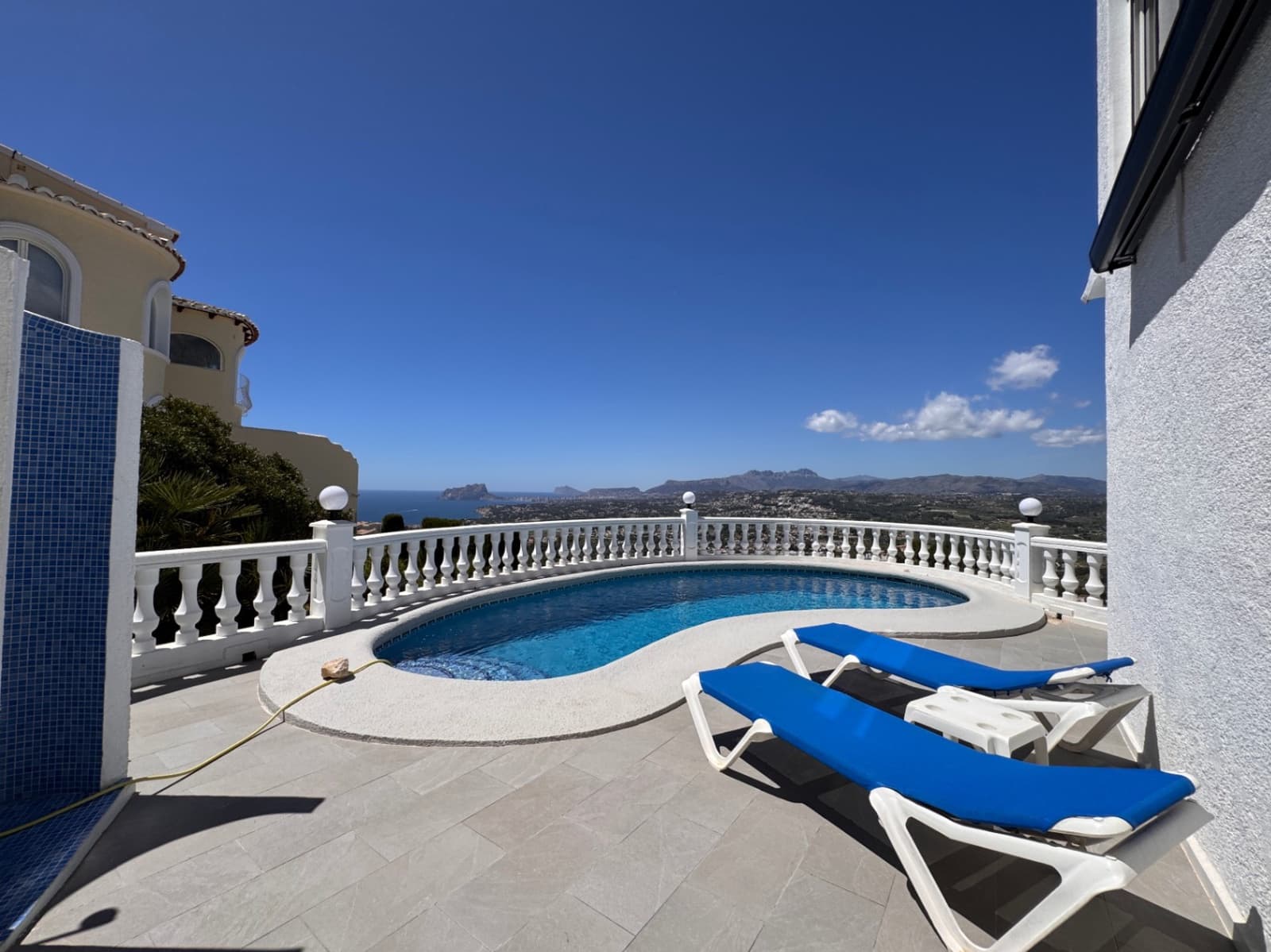Chalet de 2 habitaciones en Cumbre del Sol en venta con piscina garaje - 580.000 € (Ref: 9833180)