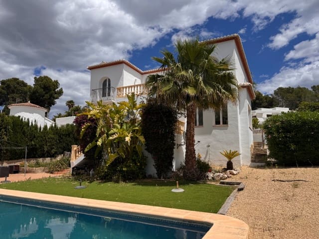5 bedroom Villa for sale in Moraira, Teulada-Moraira with pool garage - € 899,000 (Ref: 9866183)