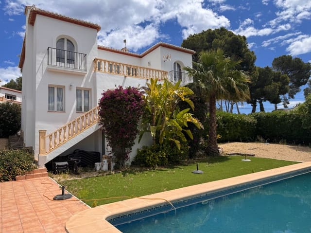 5 bedroom Villa for sale in Moraira, Teulada-Moraira with pool garage - € 899,000 (Ref: 9866183)