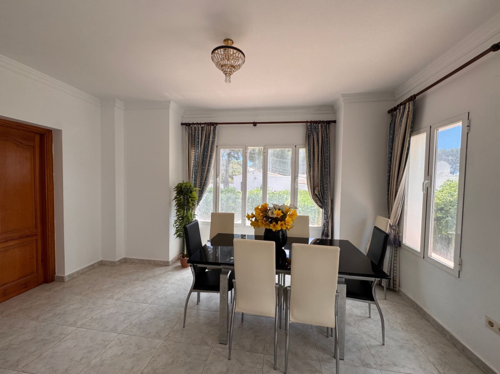 5 bedroom Villa for sale in Moraira with pool garage - € 899,000 (Ref: 9866183)