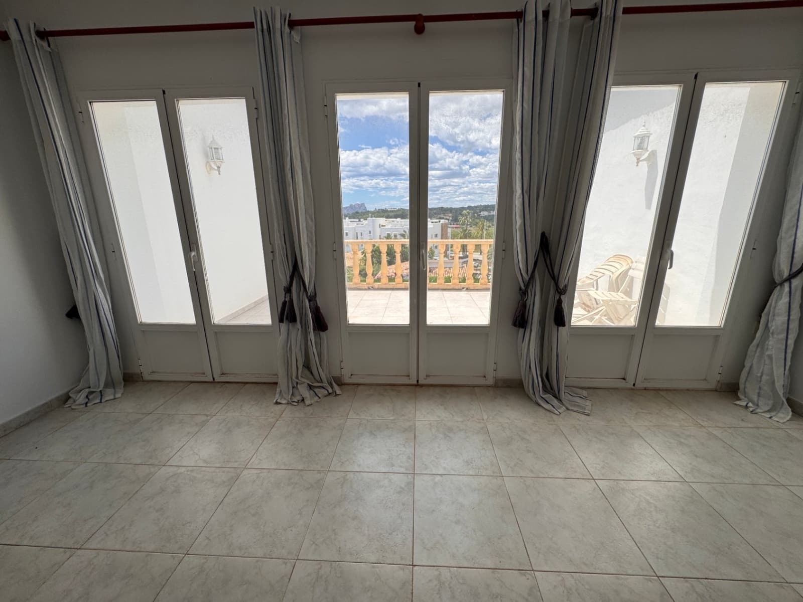 5 bedroom Villa for sale in Moraira with pool garage - € 899,000 (Ref: 9866183)