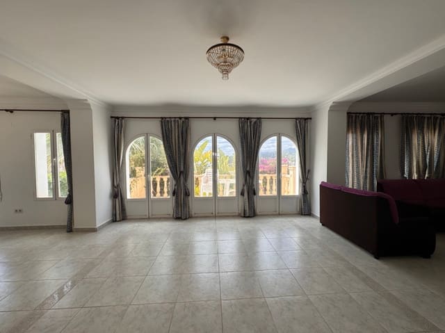 5 bedroom Villa for sale in Moraira, Teulada-Moraira with pool garage - € 899,000 (Ref: 9866183)