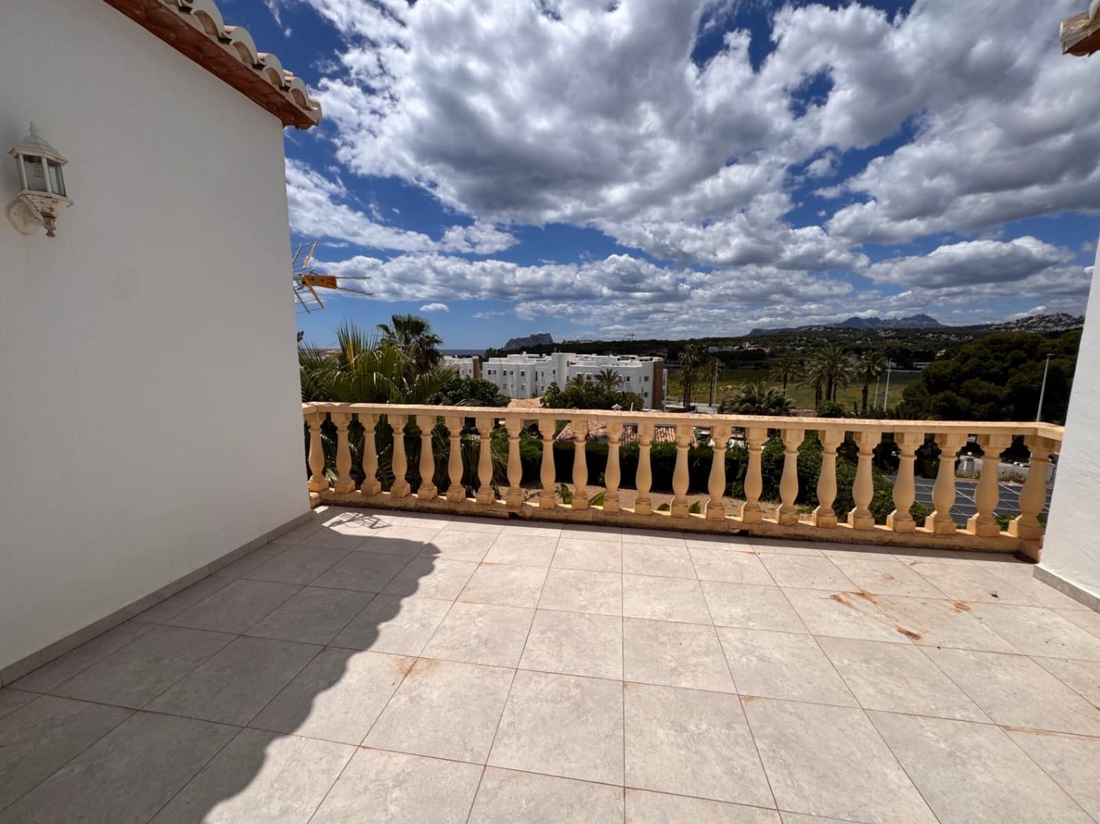 5 bedroom Villa for sale in Moraira with pool garage - € 899,000 (Ref: 9866183)