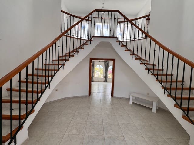 5 bedroom Villa for sale in Moraira, Teulada-Moraira with pool garage - € 899,000 (Ref: 9866183)