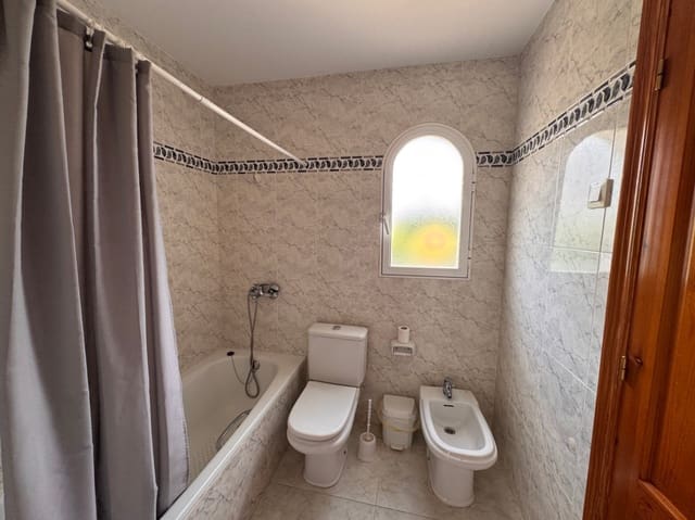 5 bedroom Villa for sale in Moraira, Teulada-Moraira with pool garage - € 899,000 (Ref: 9866183)