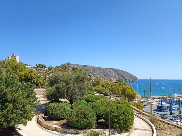 Kommersiell til salgs i Moraira, Teulada-Moraira - € 215 000 (Ref: 9961494)