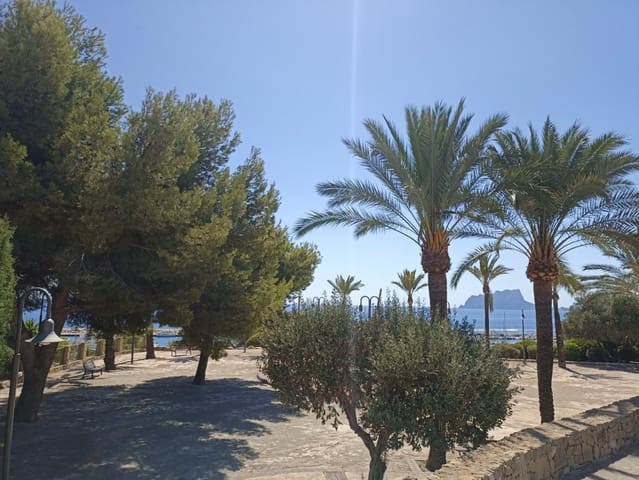 Kommersiell til salgs i Moraira, Teulada-Moraira - € 215 000 (Ref: 9961494)