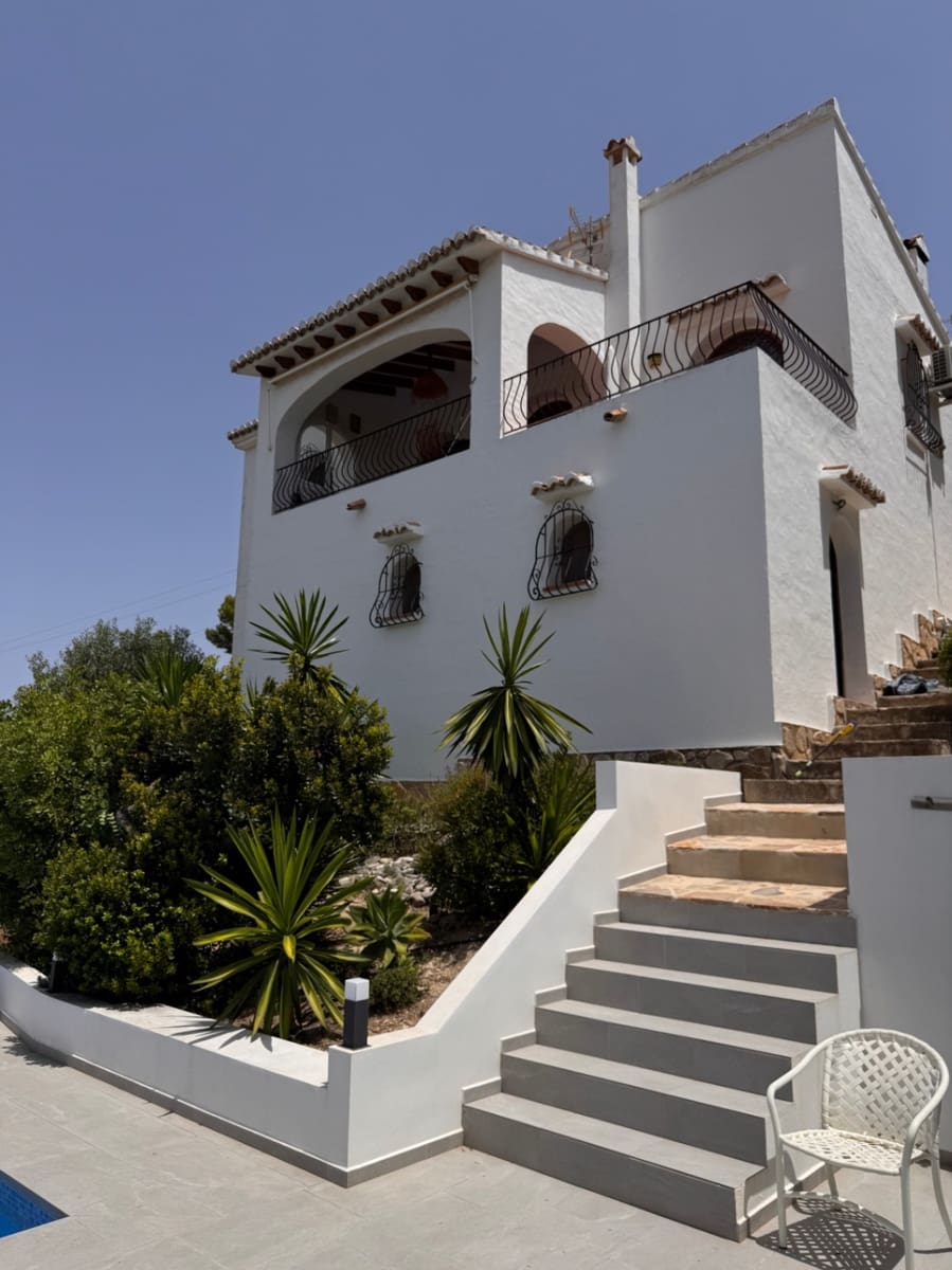 Chalet de 4 habitaciones en Moraira en venta con piscina garaje - 675.000 € (Ref: 9968017)