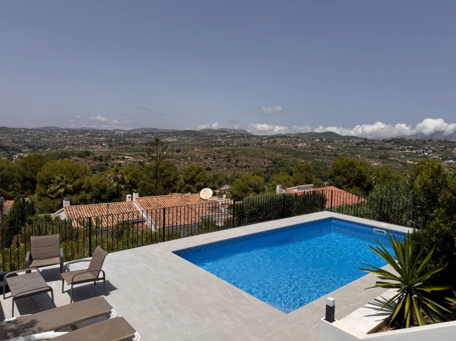 Chalet de 4 habitaciones en Moraira en venta con piscina garaje - 675.000 € (Ref: 9968017)