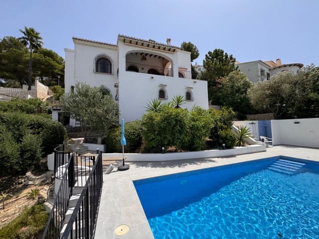 4 soveværelse Villa til salg i Moraira, Teulada-Moraira med swimmingpool garage - € 675.000 (Ref: 9968017)