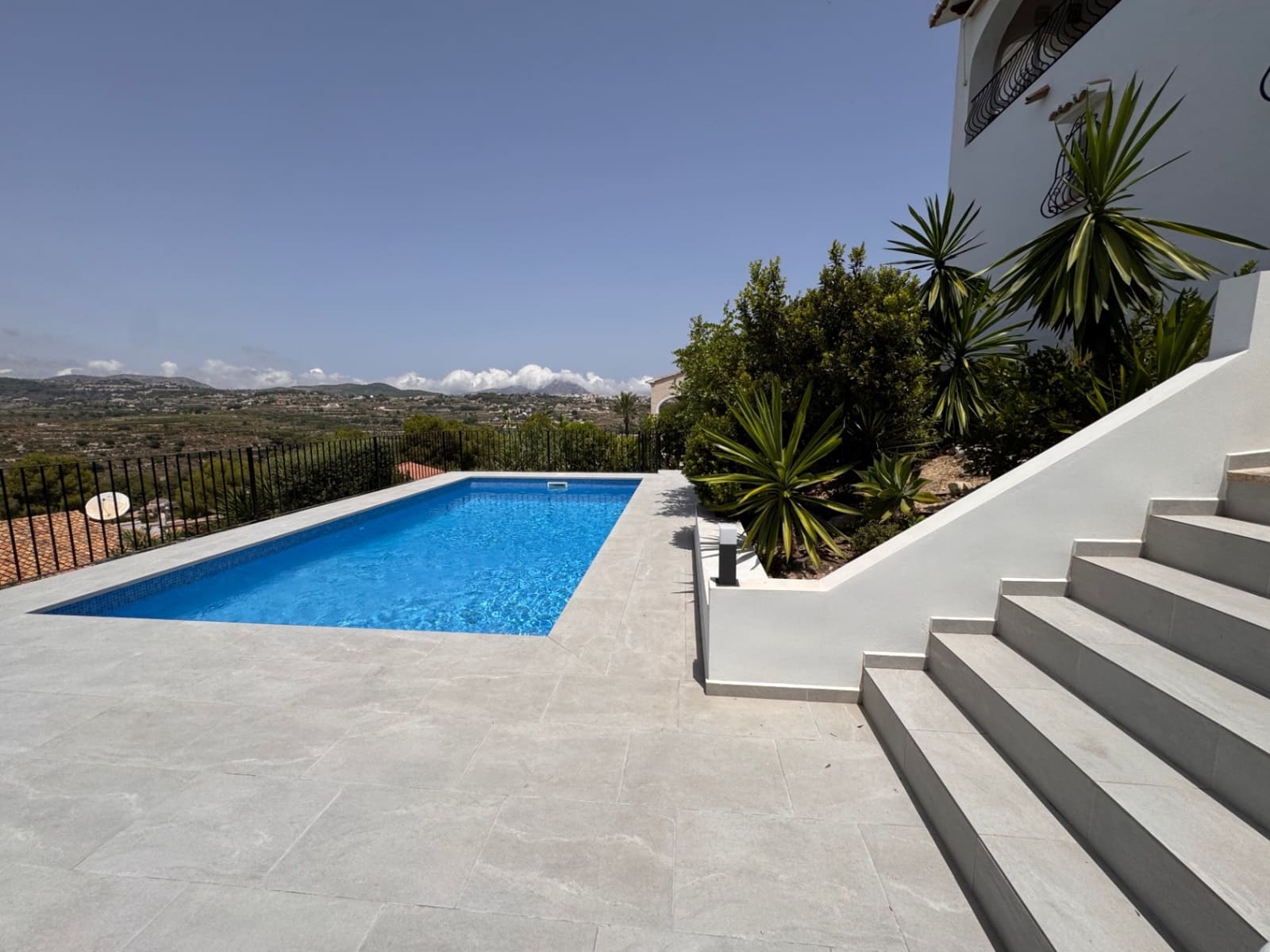 Chalet de 4 habitaciones en Moraira en venta con piscina garaje - 675.000 € (Ref: 9968017)