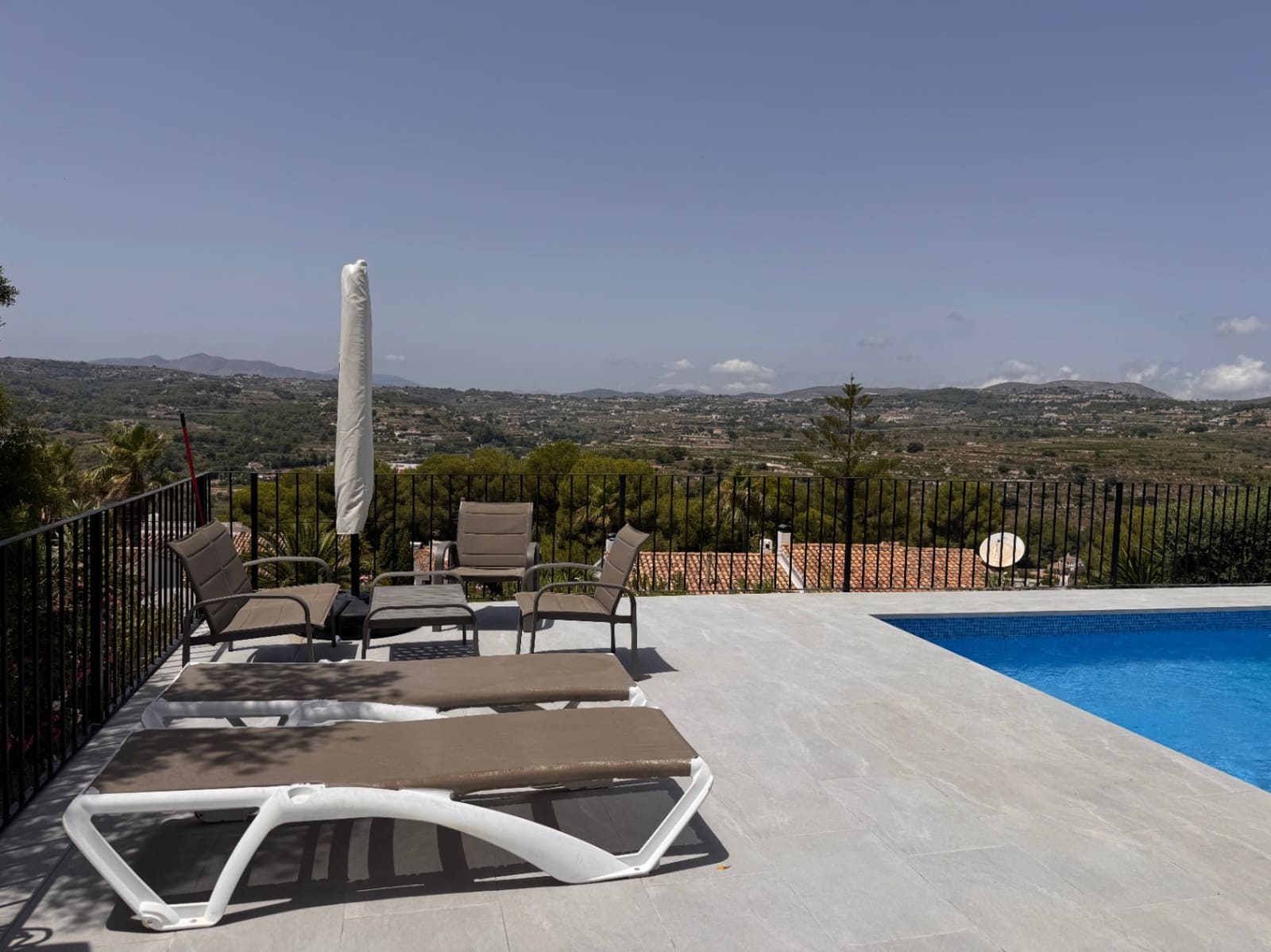 Chalet de 4 habitaciones en Moraira en venta con piscina garaje - 675.000 € (Ref: 9968017)