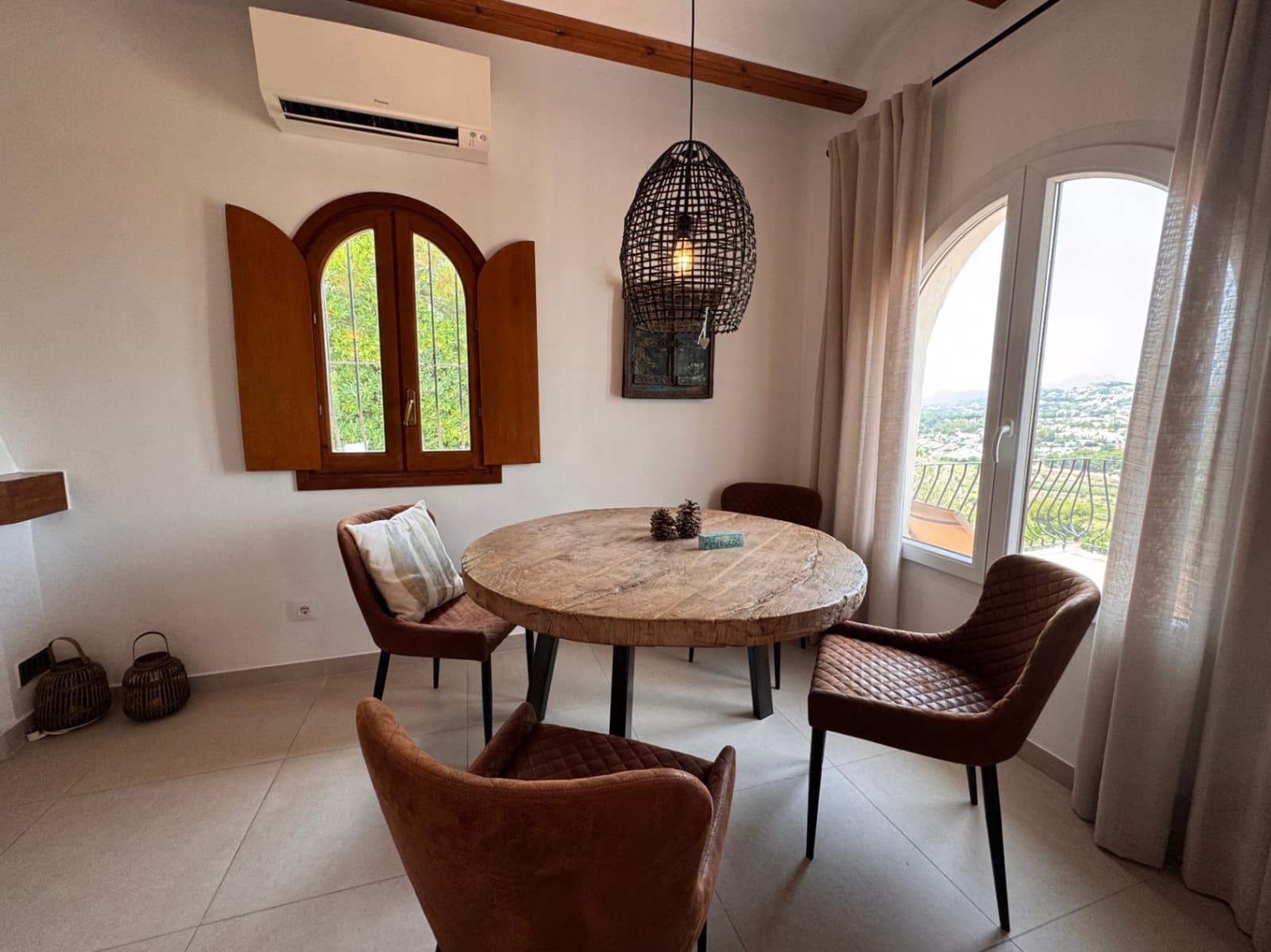 Chalet de 4 habitaciones en Moraira en venta con piscina garaje - 675.000 € (Ref: 9968017)
