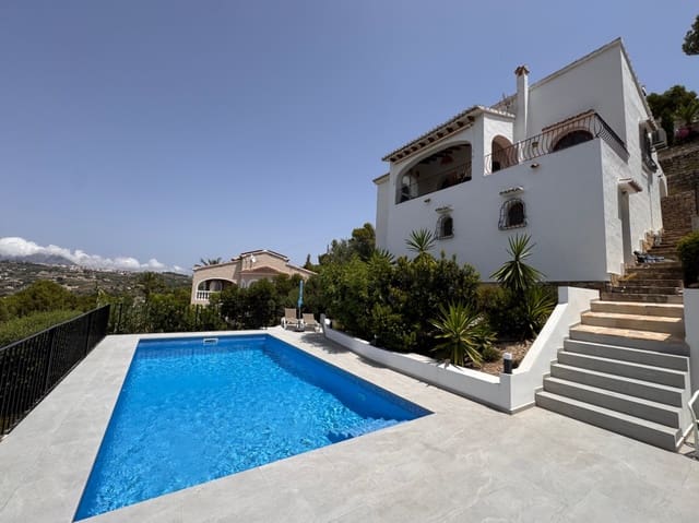 4 soveværelse Villa til salg i Moraira, Teulada-Moraira med swimmingpool garage - € 675.000 (Ref: 9968017)
