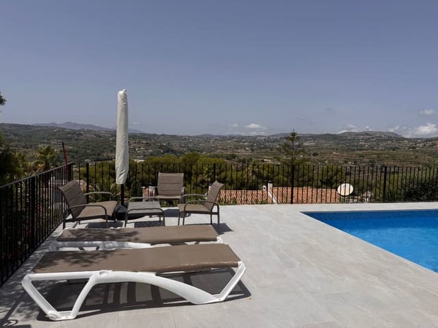 4 soveværelse Villa til salg i Moraira, Teulada-Moraira med swimmingpool garage - € 675.000 (Ref: 9968017)