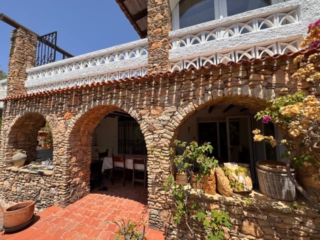 6 soveværelse Villa til salg i Benissa med swimmingpool garage - € 749.000 (Ref: 9996575)