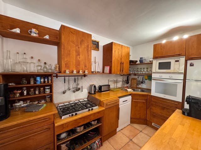 6 soveværelse Villa til salg i Benissa med swimmingpool garage - € 749.000 (Ref: 9996575)
