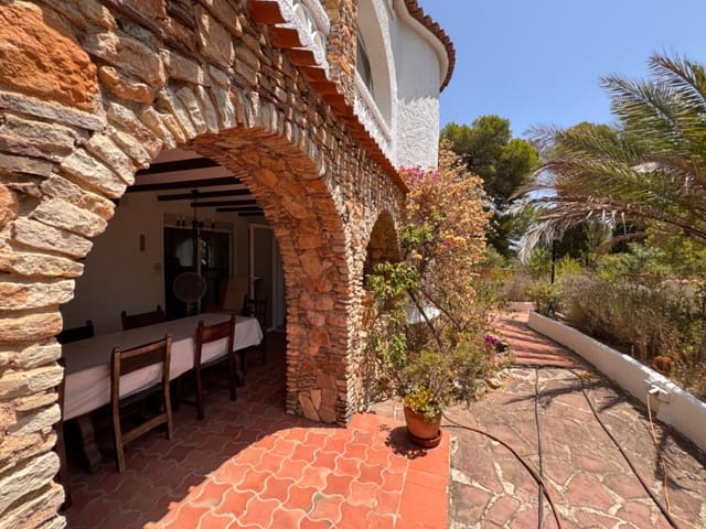 6 soveværelse Villa til salg i Benissa med swimmingpool garage - € 749.000 (Ref: 9996575)