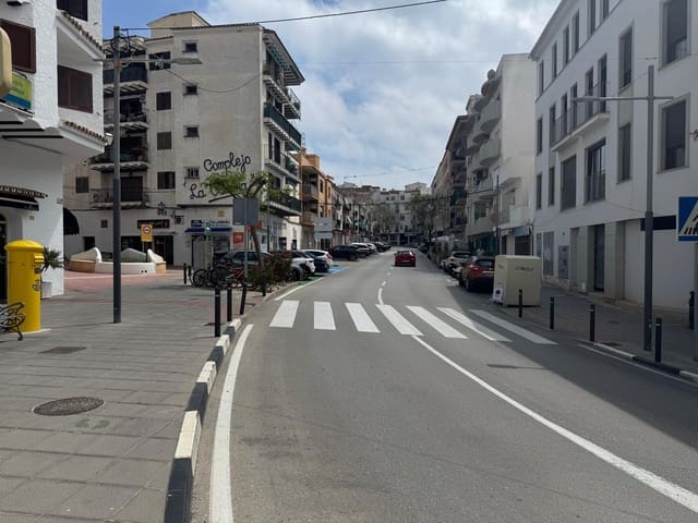 Comercial para venda em Casco Urbano, Teulada-Moraira - 360 000 € (Ref: 9999137)