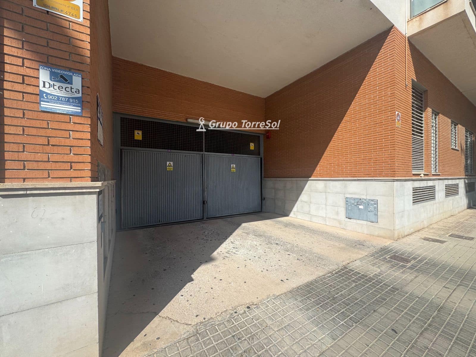 Garage zu verkaufen in Elche / Elx - 13.000 € (Ref: 10009628)
