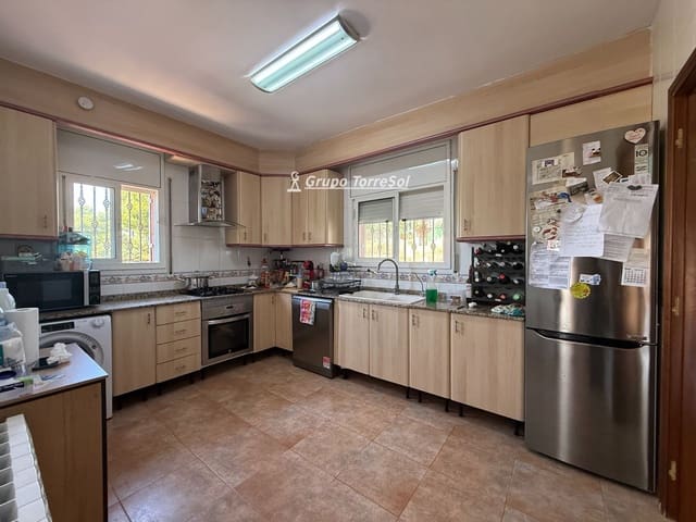 4 makuuhuone Huvila myytävänä paikassa Calafell mukana 
autotalli - 349 000 € (Ref: 10021928)