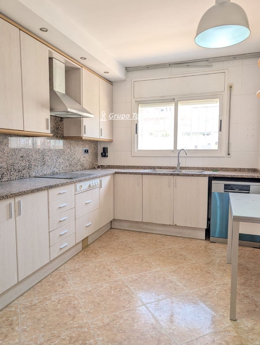 4 camera da letto Casa in vendita in El Vendrell con piscina garage - 399.000 € (Rif: 10025975)