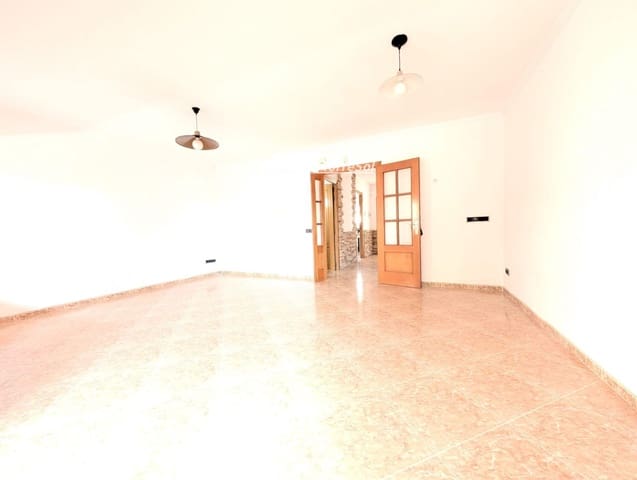 4 camera da letto Casa in vendita in El Vendrell con piscina garage - 399.000 € (Rif: 10025975)