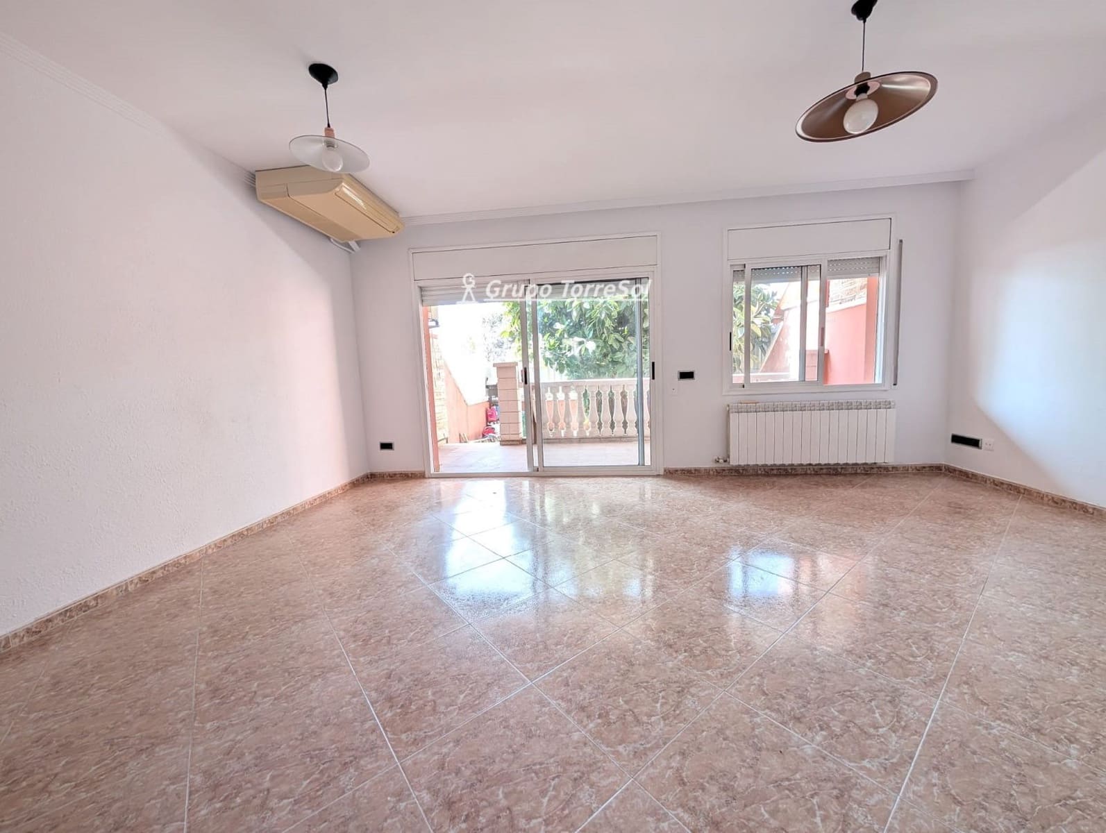 4 camera da letto Casa in vendita in El Vendrell con piscina garage - 399.000 € (Rif: 10025975)