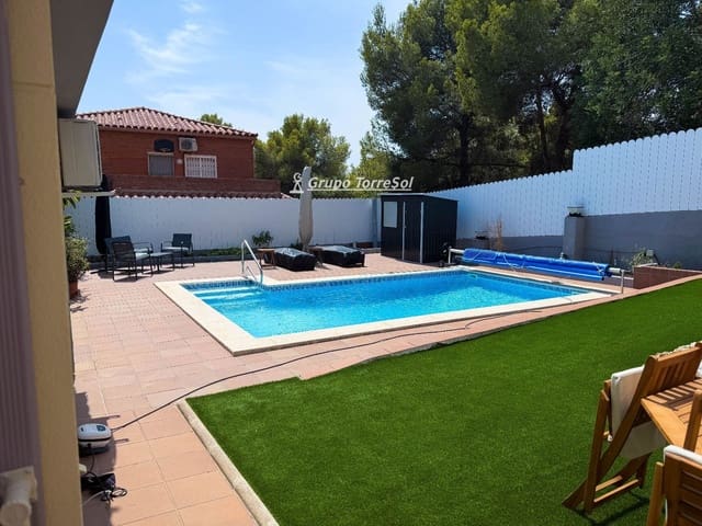 6 soverom Villa til salgs i Roda de Barà med svømmebasseng garasje - € 549 000 (Ref: 10027551)