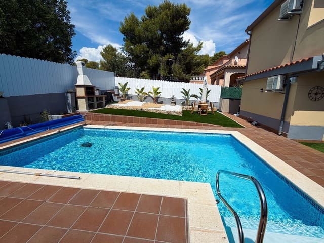 6 soverom Villa til salgs i Roda de Barà med svømmebasseng garasje - € 549 000 (Ref: 10027551)