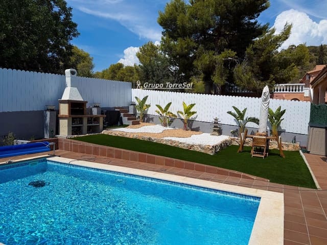 6 soverom Villa til salgs i Roda de Barà med svømmebasseng garasje - € 549 000 (Ref: 10027551)