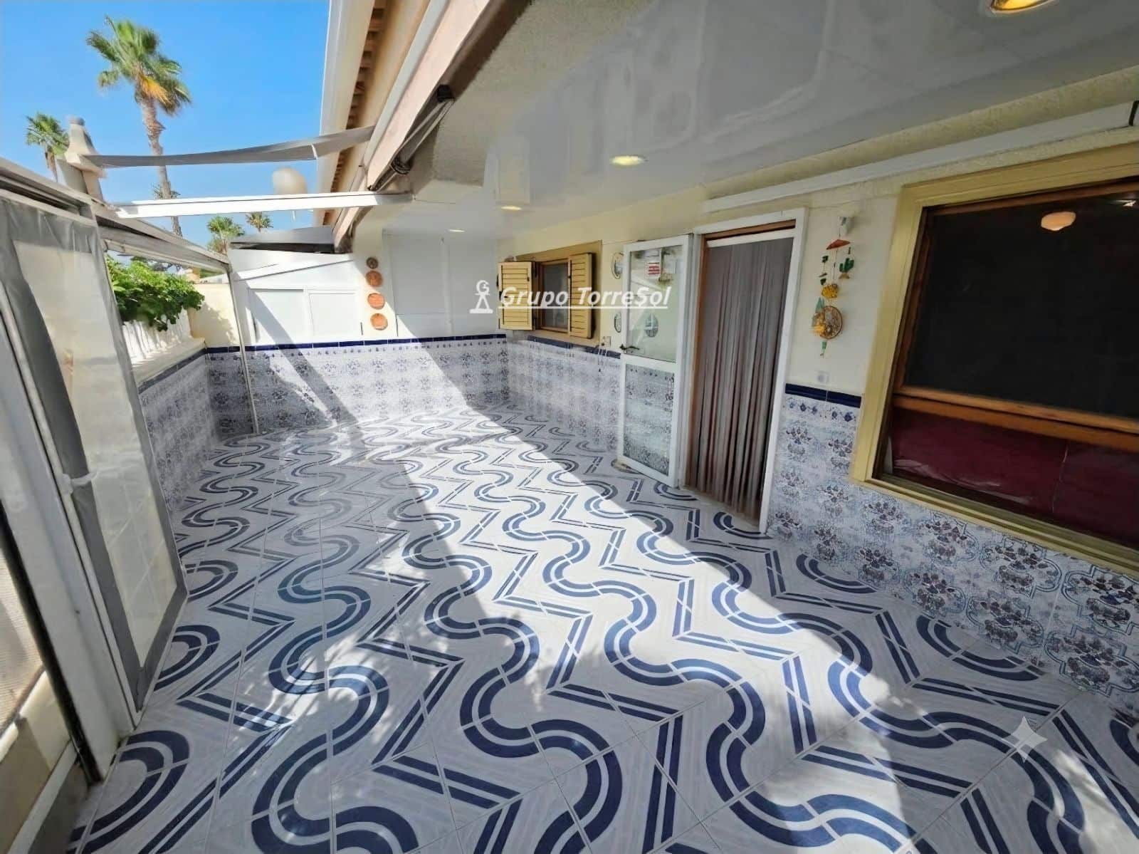 5 bedroom Villa for sale in Santa Pola with garage - € 499,900 (Ref: 10041839)