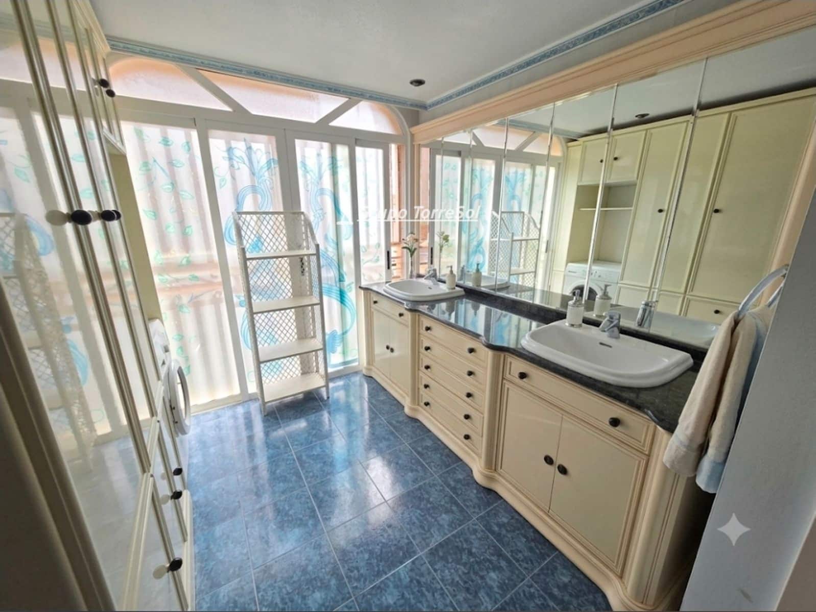 5 bedroom Villa for sale in Santa Pola with garage - € 499,900 (Ref: 10041839)